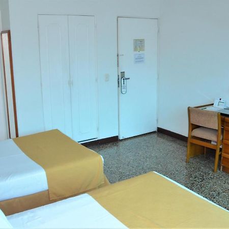 Hotel Villavicencio Plaza Buitenkant foto