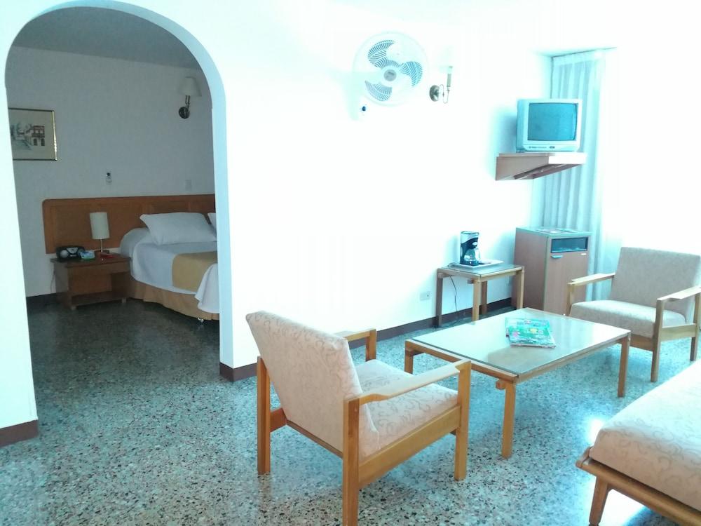 Hotel Villavicencio Plaza Buitenkant foto