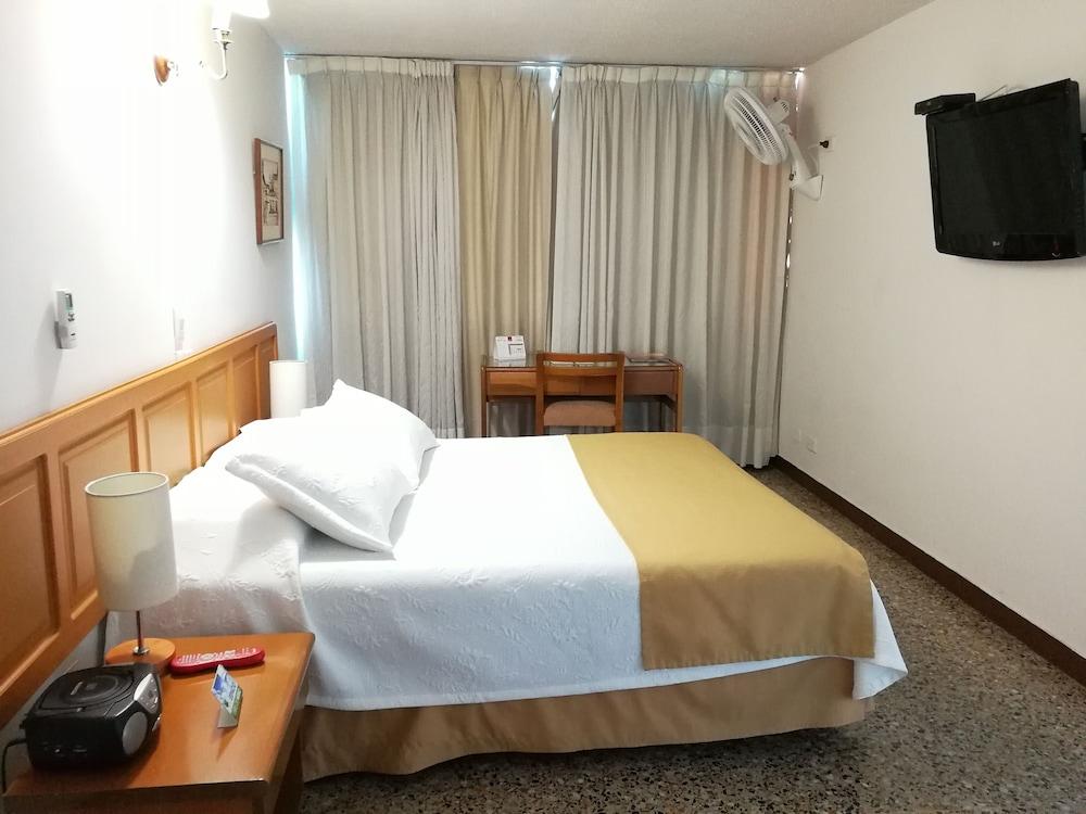 Hotel Villavicencio Plaza Buitenkant foto