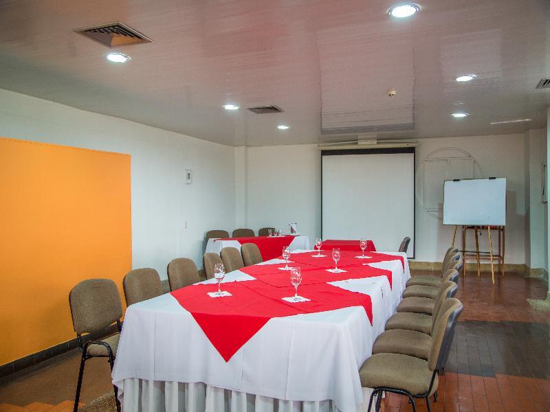 Hotel Villavicencio Plaza Buitenkant foto