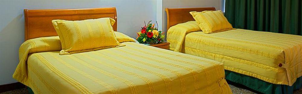 Hotel Villavicencio Plaza Buitenkant foto