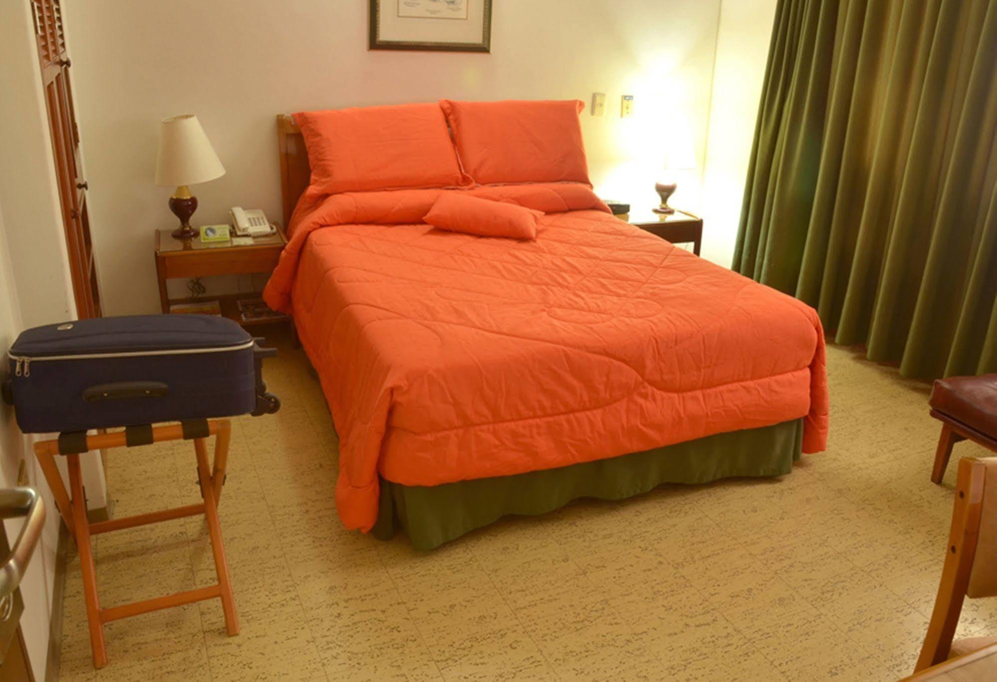 Hotel Villavicencio Plaza Buitenkant foto