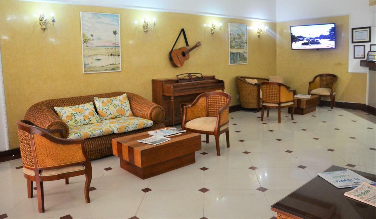 Hotel Villavicencio Plaza Buitenkant foto