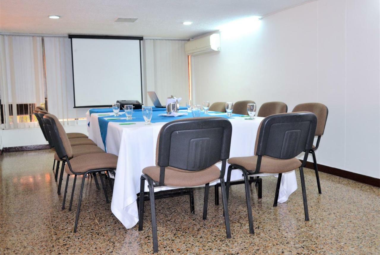 Hotel Villavicencio Plaza Buitenkant foto