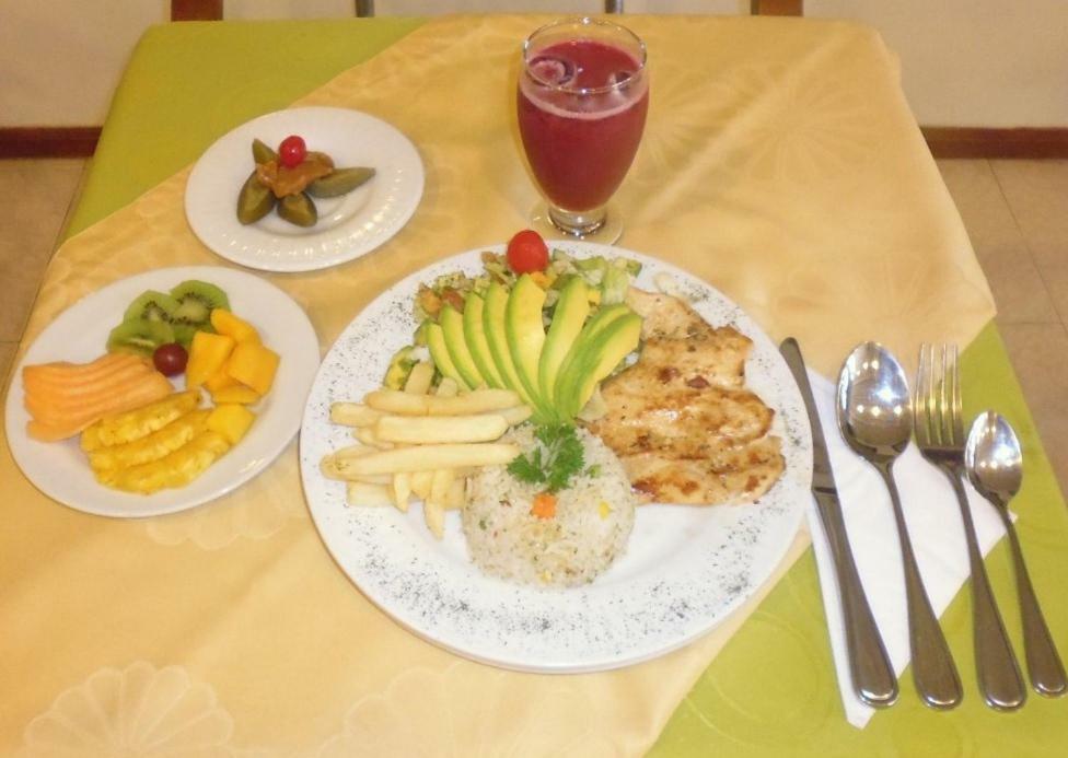 Hotel Villavicencio Plaza Buitenkant foto