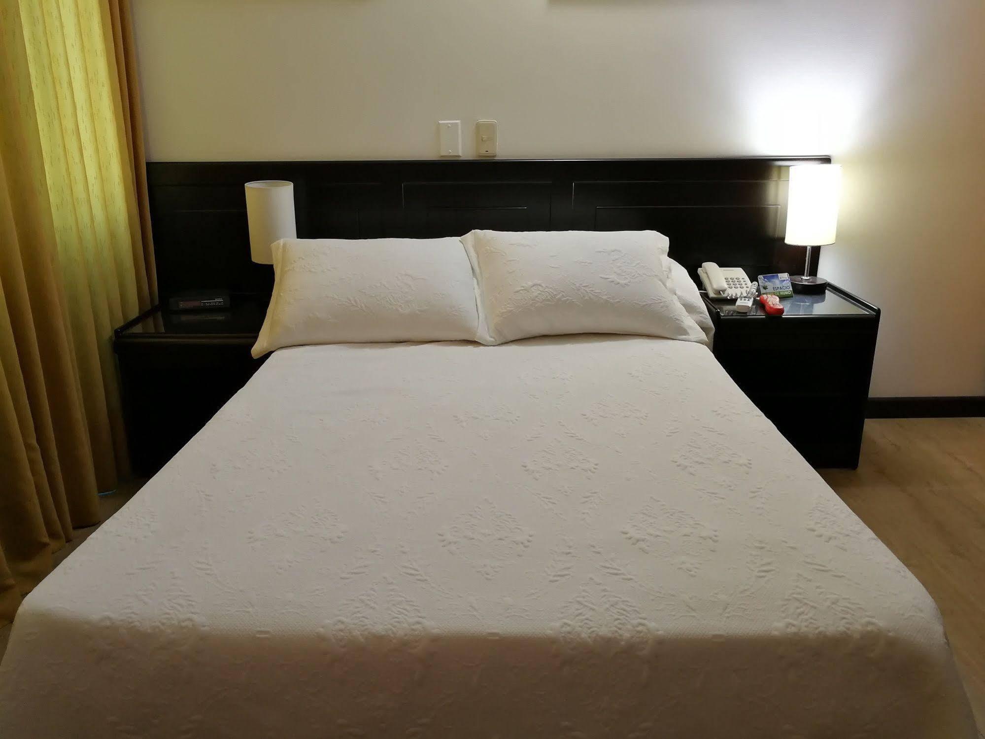 Hotel Villavicencio Plaza Buitenkant foto