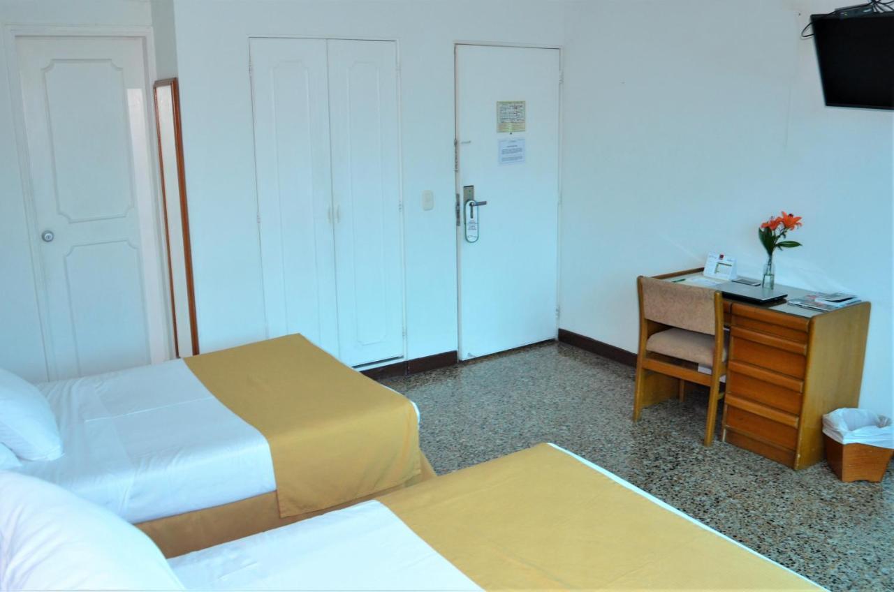 Hotel Villavicencio Plaza Buitenkant foto