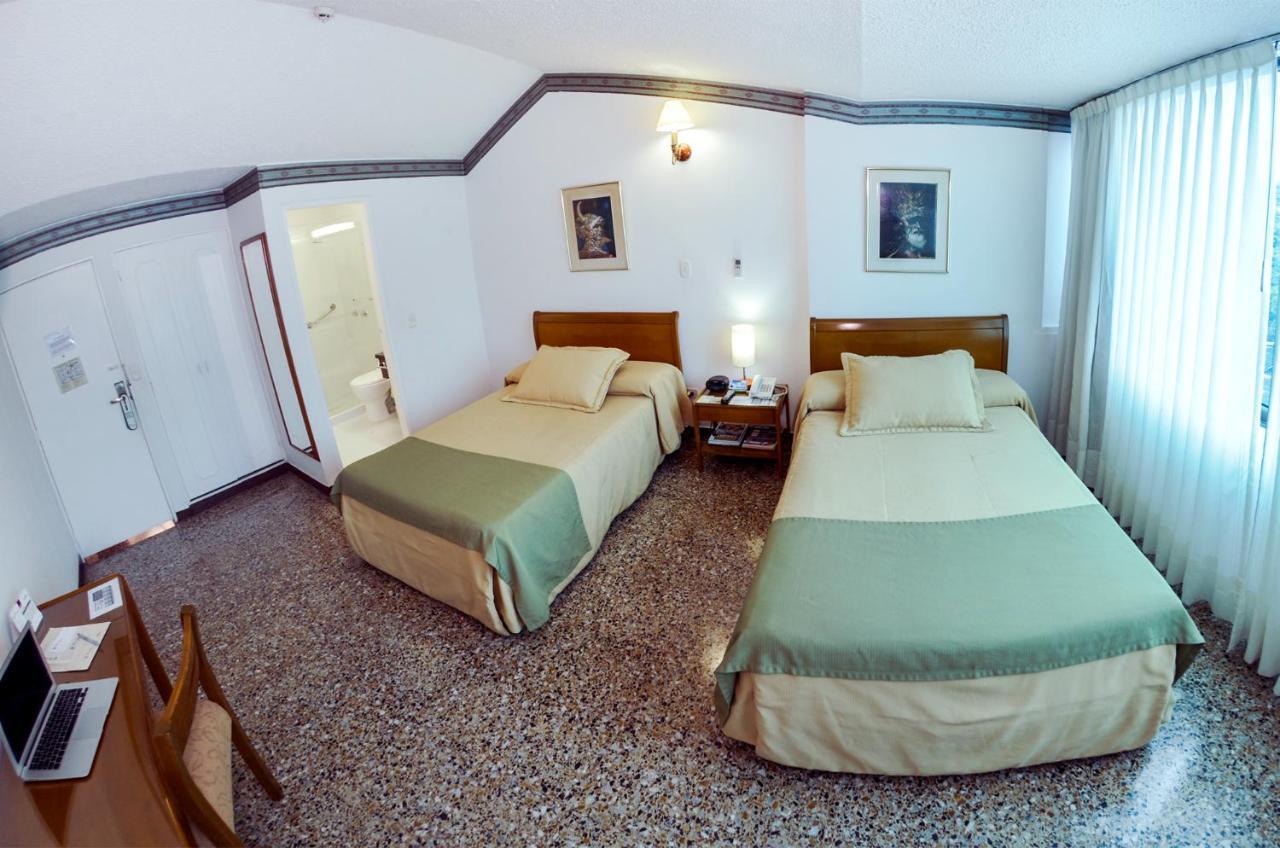 Hotel Villavicencio Plaza Buitenkant foto